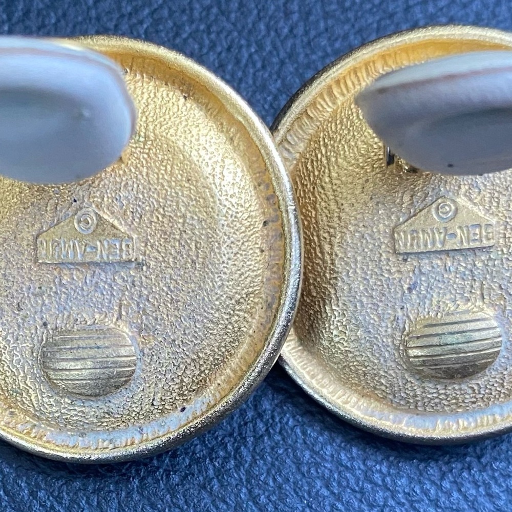 Ben Amun vintage earrings clip on - Picture 2 of 3